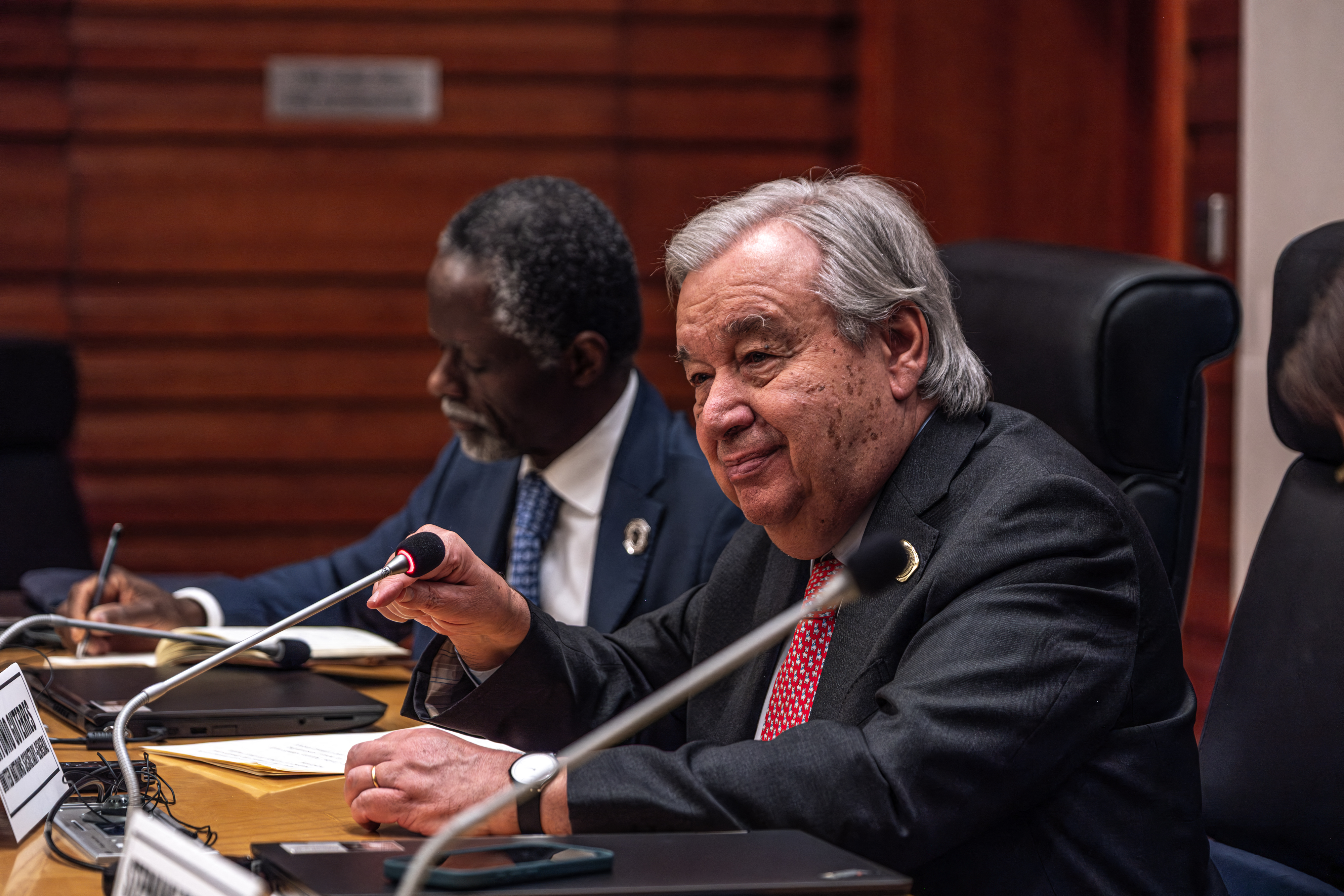 d0d1e6a4bf715076bc9f8b7faf6620c5-1