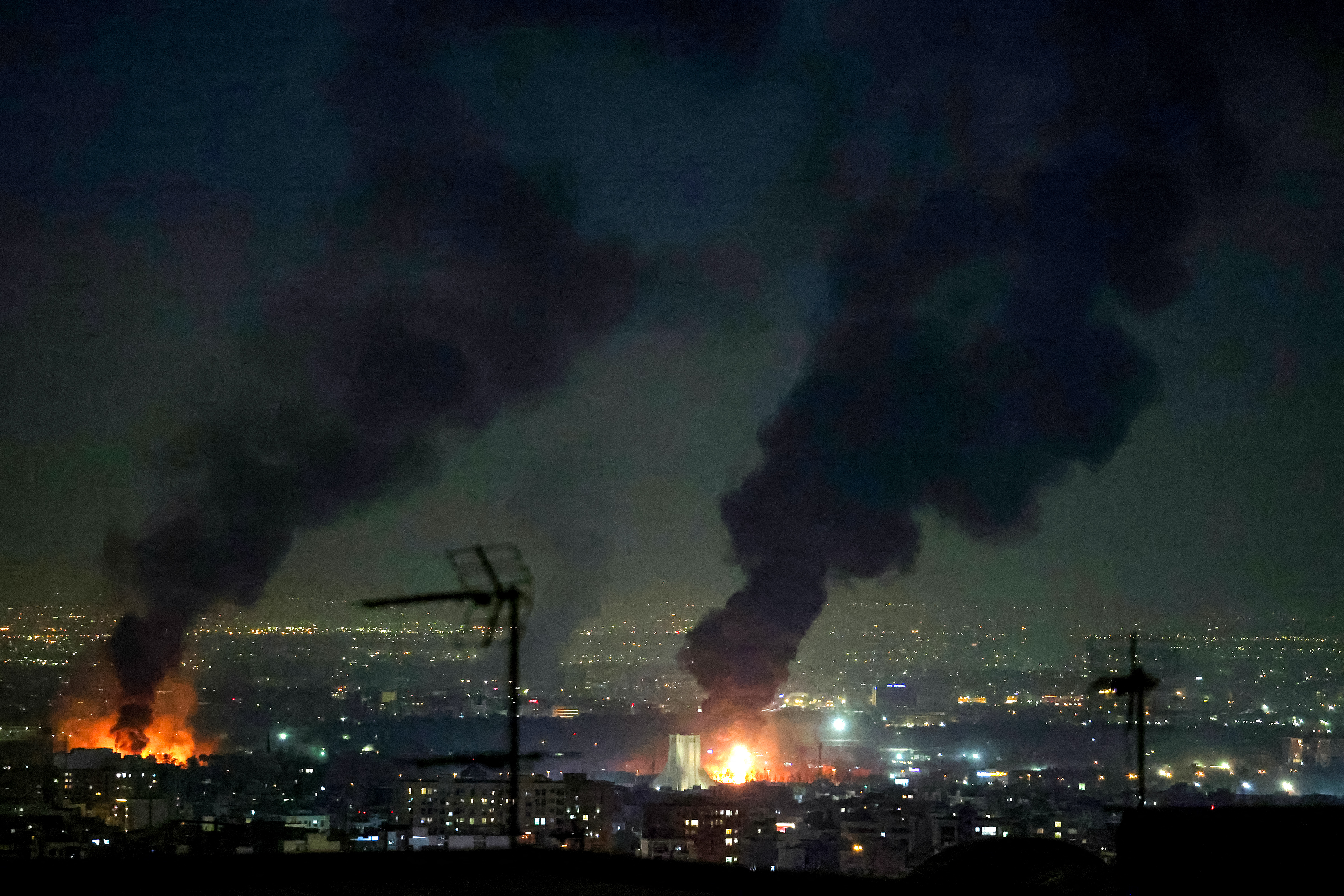 1feaeb8b5b7e2c4637d8aa1bf8d6309b-1