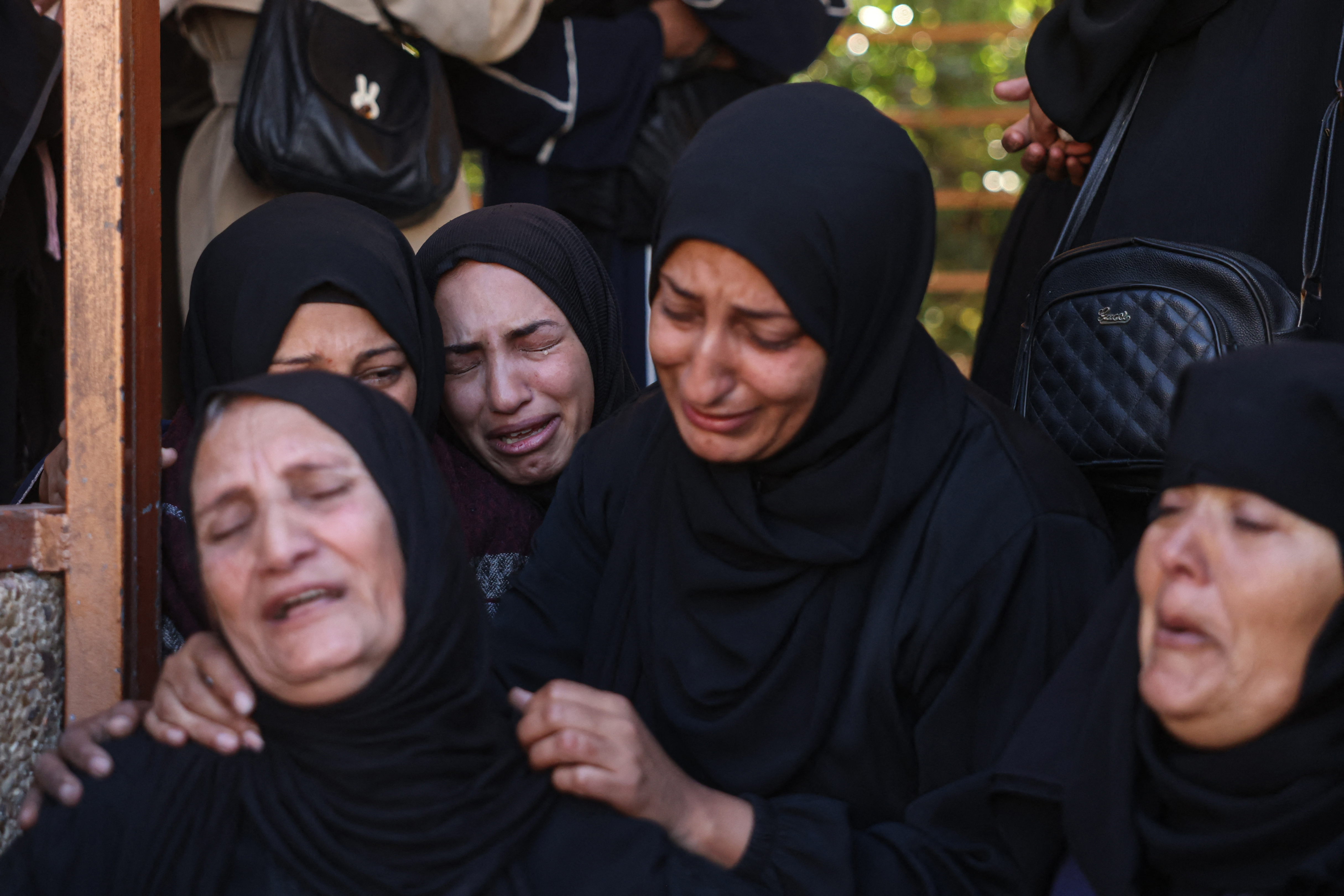 c246cef9605fc46db67f3fd461df0b2d-1